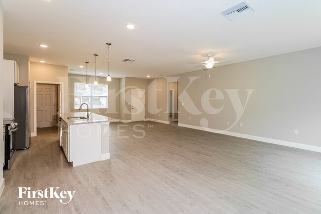 Building Photo - 2703 Flintstone Ave SE