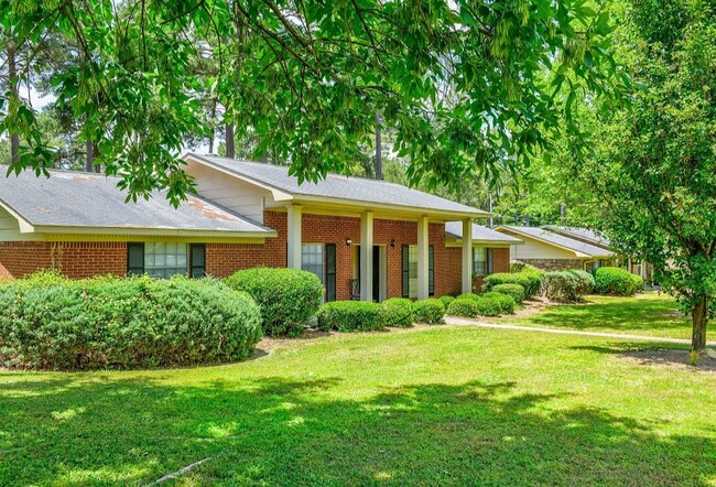 Building Photo - Woodknoll Duplexes