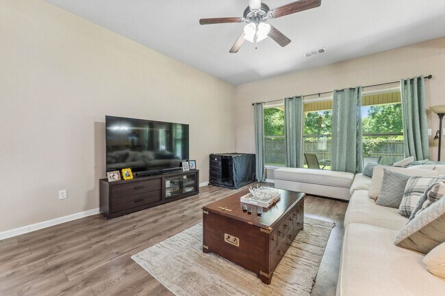 Foto del edificio - Beautiful home in Berkshire Subdivision....