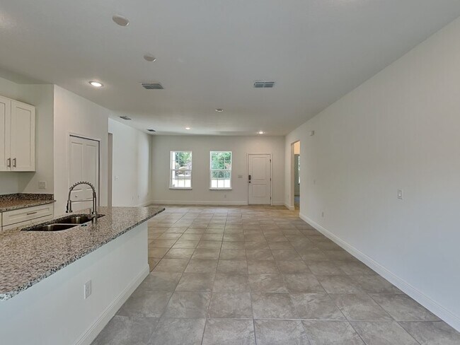 Building Photo - 1571 W Alexander Dr