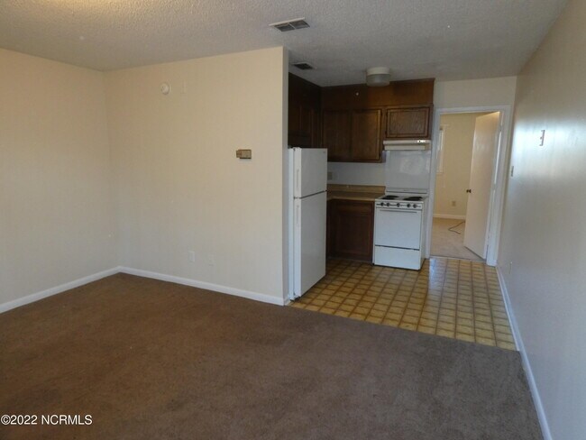 Building Photo - 1621 Halltown Rd