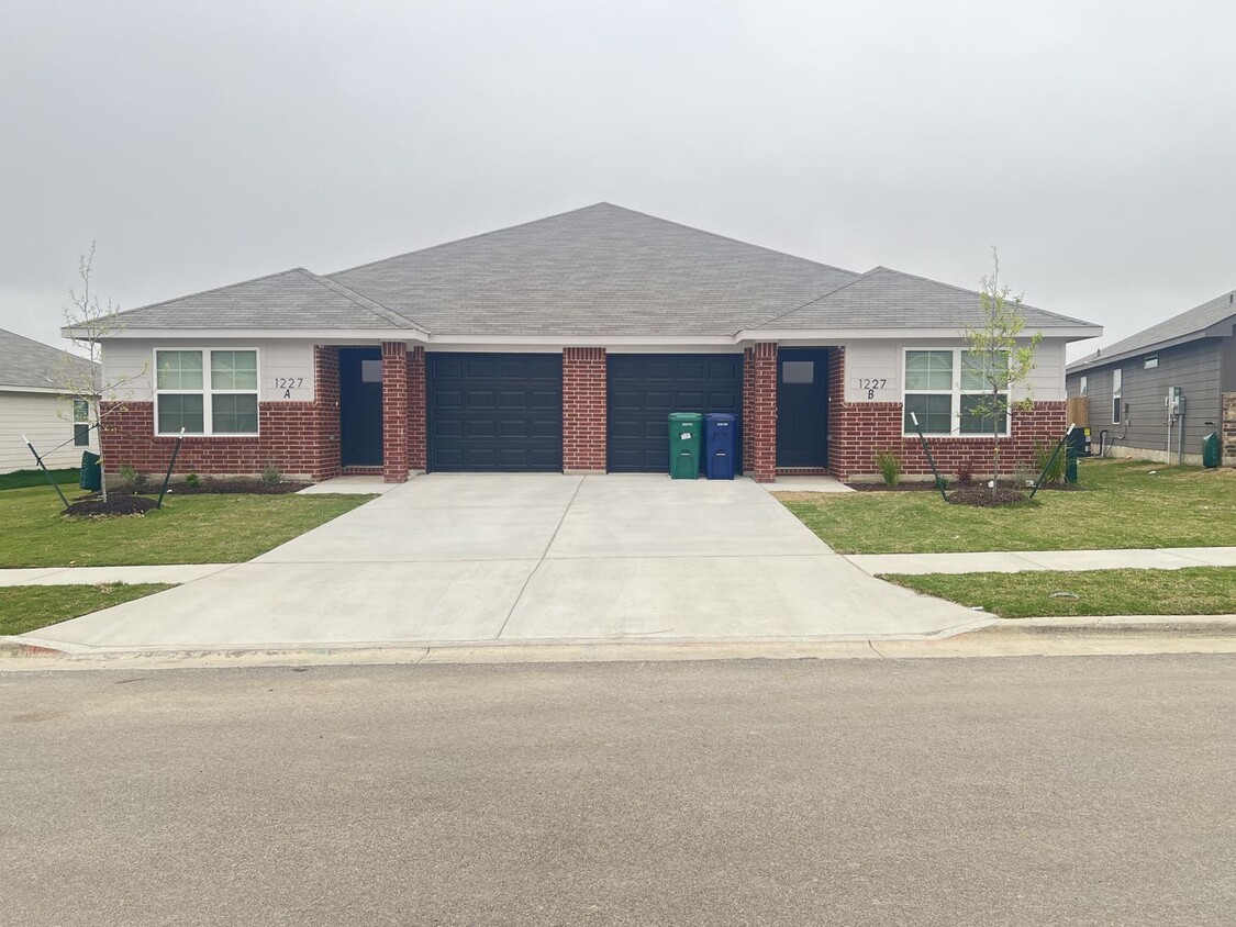 Primary Photo - 1227 Lexington Dr