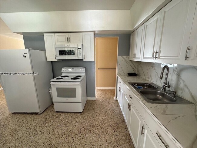 Foto del edificio - 10500 NW 28th Ct