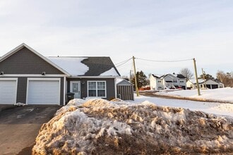 Building Photo - 41 Swallow Dr