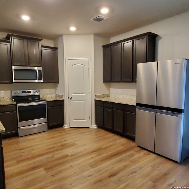 Building Photo - 9206 Foxing Blf