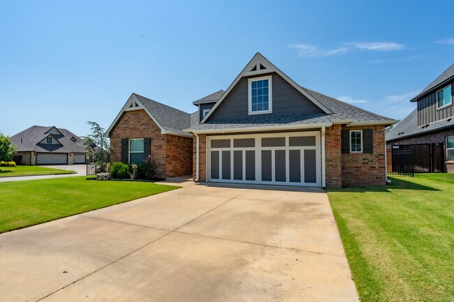 Building Photo - Beautiful Corner Lot 3 Bed 2 Bath Home in ...
