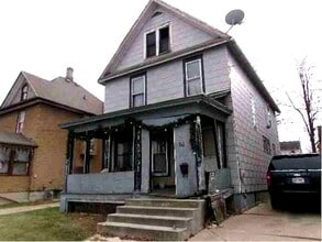 Building Photo - 15 W Iroquois St