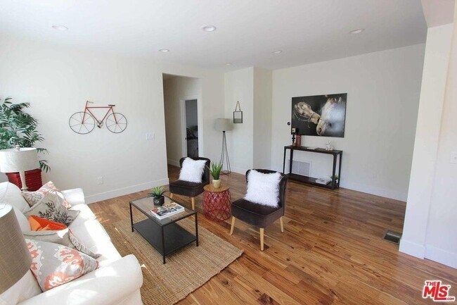 Building Photo - 1661 Echo Park Ave