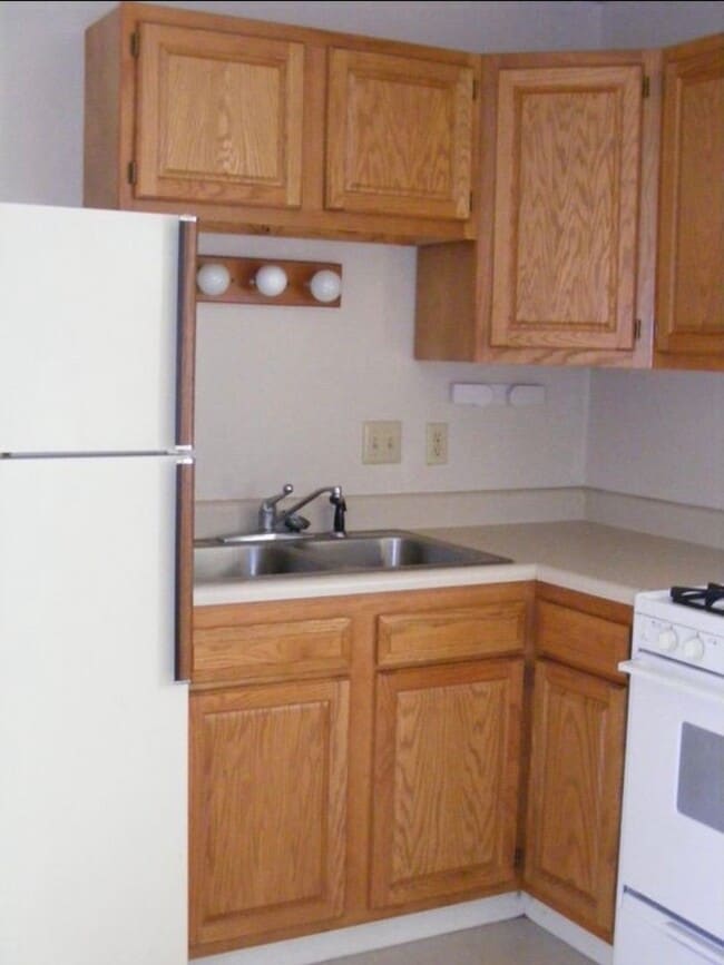 Building Photo - Bright 1-Bedroom Apartment Near Purdue on Bus Route
