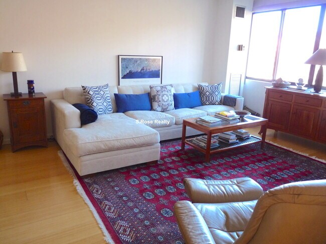 Foto del edificio - 1731 Beacon St