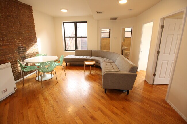 Building Photo - 302 Pleasant Ave