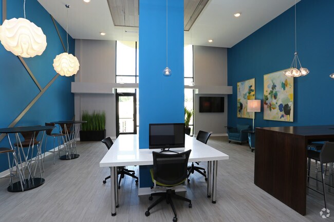 Foto del edificio - ReNew Wheaton Center