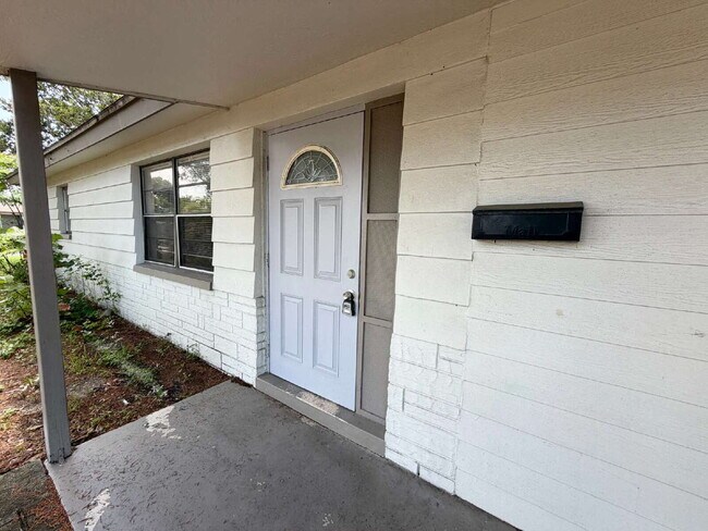 Building Photo - "Charming 3-Bed, 2-Bath on Jackson Street"