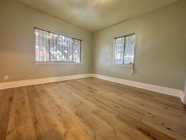 Foto del edificio - 1002 W 4th St