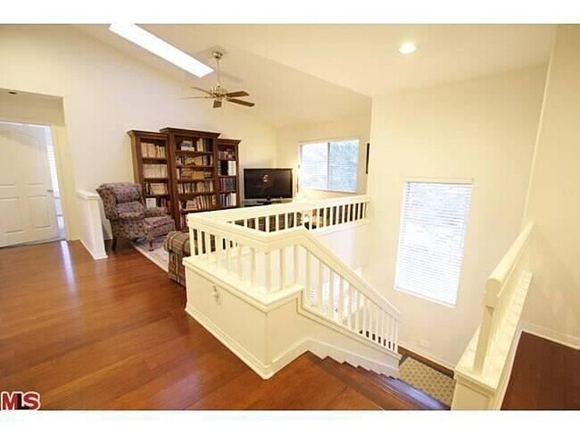 Building Photo - 369 Saint Thomas Dr