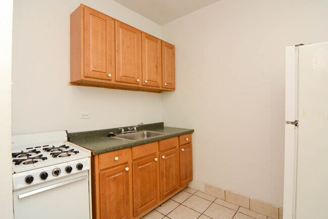 Building Photo - 4851 N Damen Ave