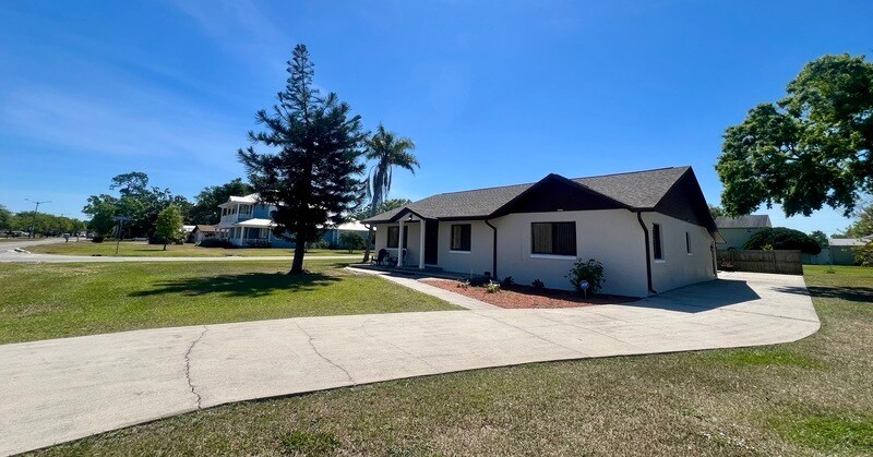 Primary Photo - 1501 Lakeshore Blvd