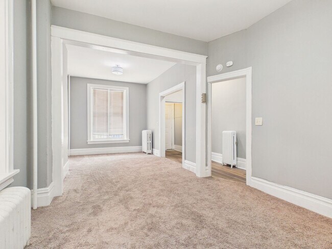 Foto del edificio - 4 Bedroom Home on 4th Street