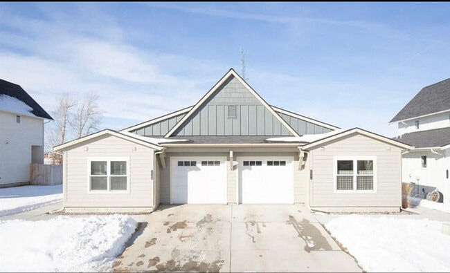 Building Photo - 1650 Davis Ln