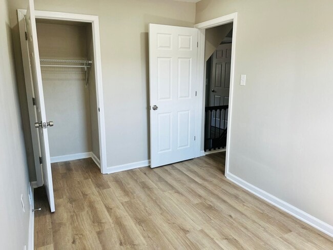 Building Photo - Two Bedroom rowhouse available in Northside August 1!