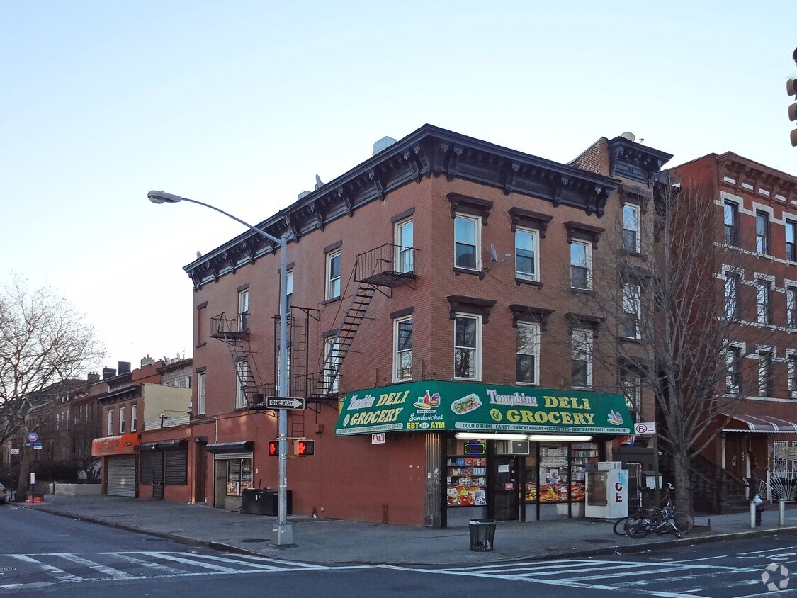 Primary Photo - 437 Tompkins Ave