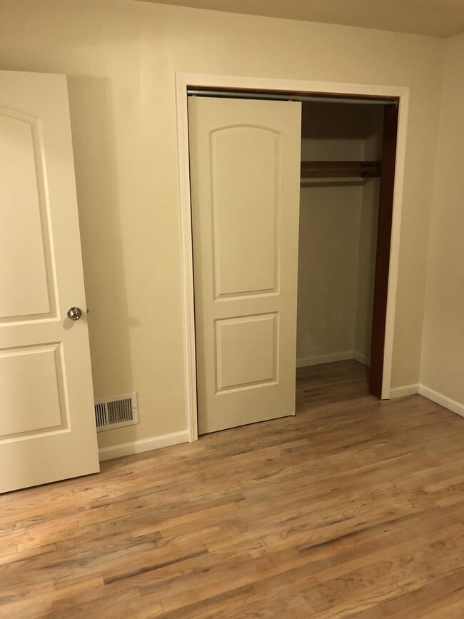 Building Photo - 1715 Blossom Ln