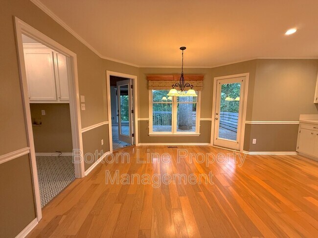 Foto del edificio - 317 Treeline Dr
