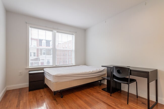 Building Photo - 321 N 40th St