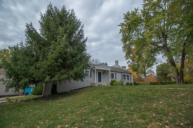 Foto del edificio - AVAILABLE AUGUST 15TH, 2026 - CHARMING 4 B...