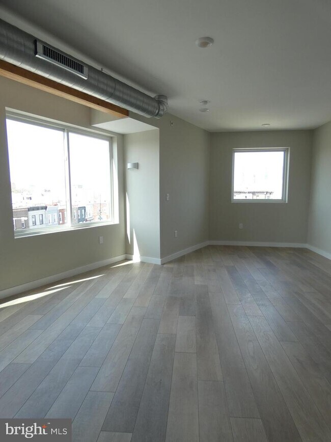 Building Photo - 2151 Cross St