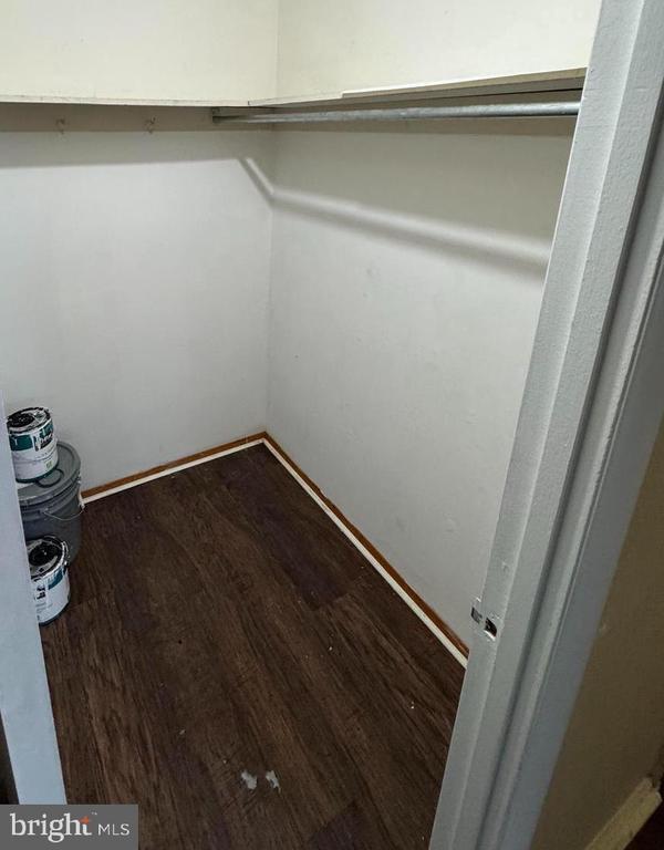 Foto del edificio - 11919 Parklawn Dr