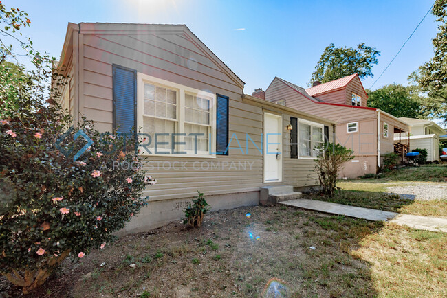 Building Photo - NOW OFFERING $250 OFF FIRST FULL MONTH IF ...