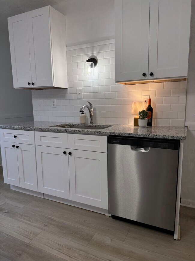 Foto del edificio - 1825 Clover Ave