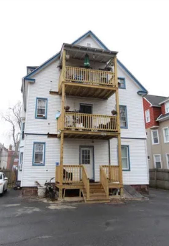 Foto del edificio - 62-64 Rowe Avenue, 2nd Floor