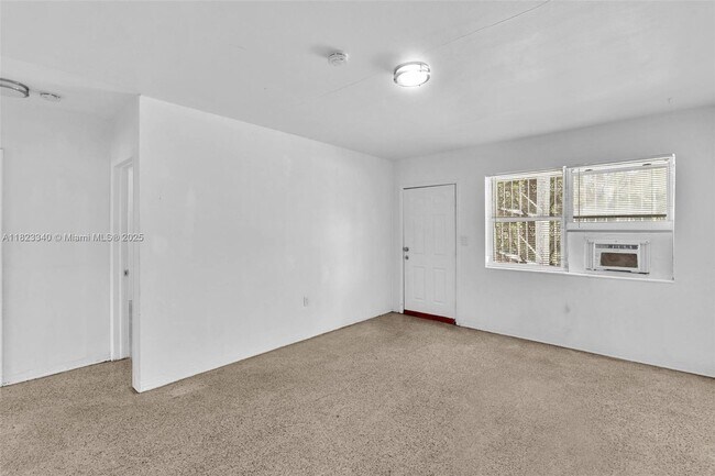 Foto del edificio - 5802 NE 3rd Ave