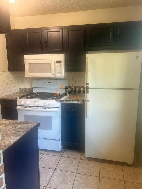 Building Photo - 6823 Pierce Dr