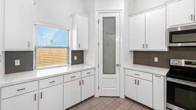 Building Photo - 5106 Sebastian Dr