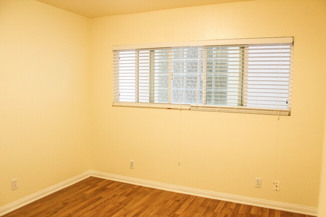 Building Photo - Oxnard | Silver Strand | 1 Bedroom + 1 Bat...