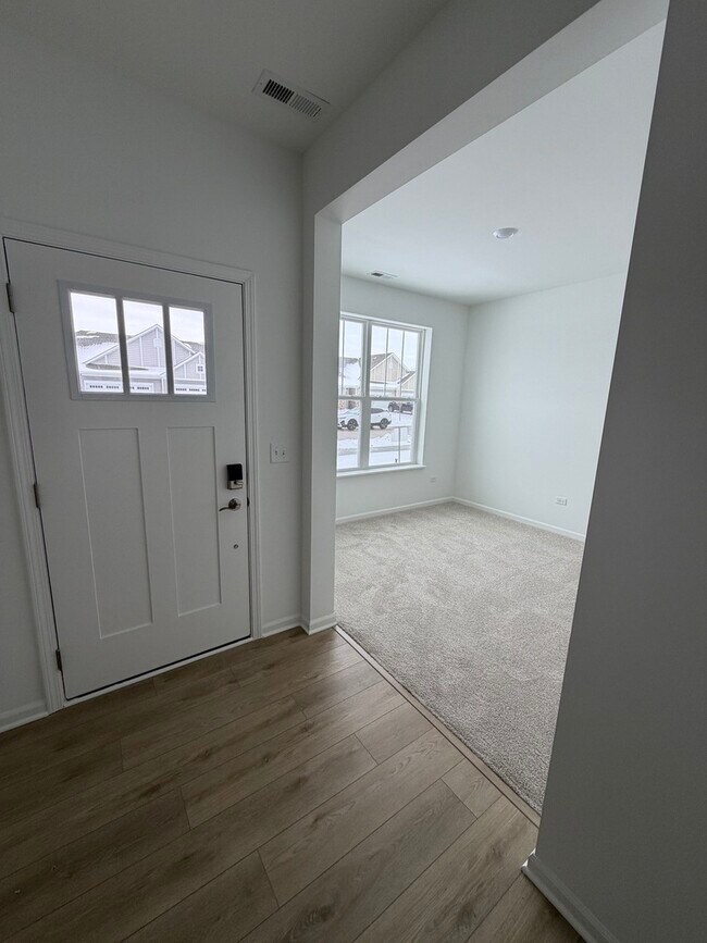 Foto del edificio - 12240 Barcroft Cir