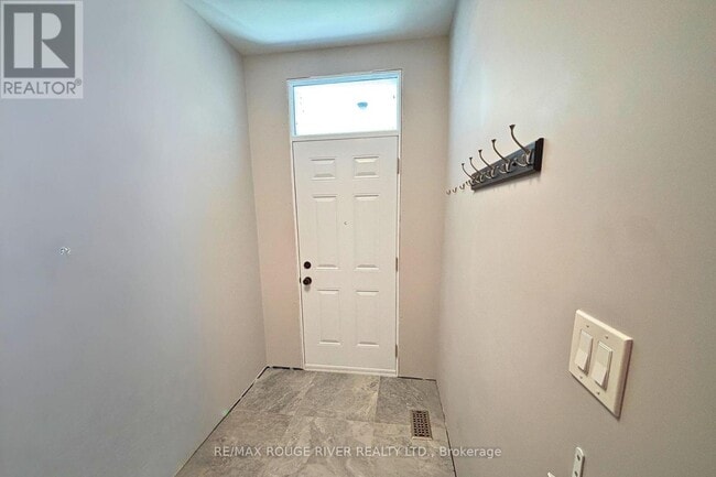 Building Photo - 576 Bethune St