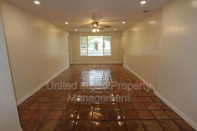 Building Photo - 813 Lincoln Ave