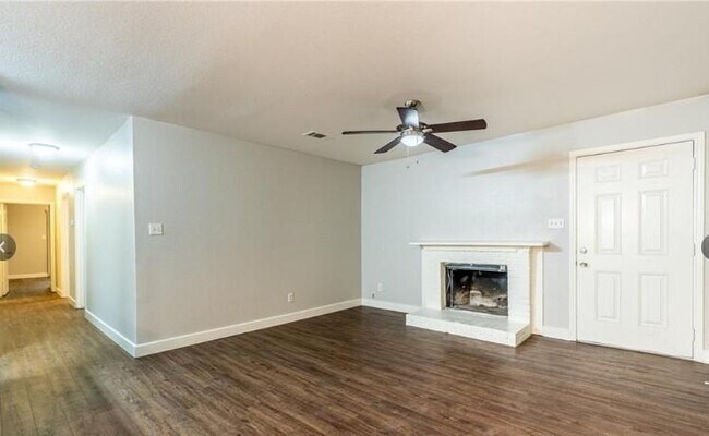 Foto del edificio - 2702 Little Valley Cove
