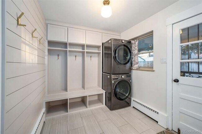 Foto del edificio - 3090 S Franklin St