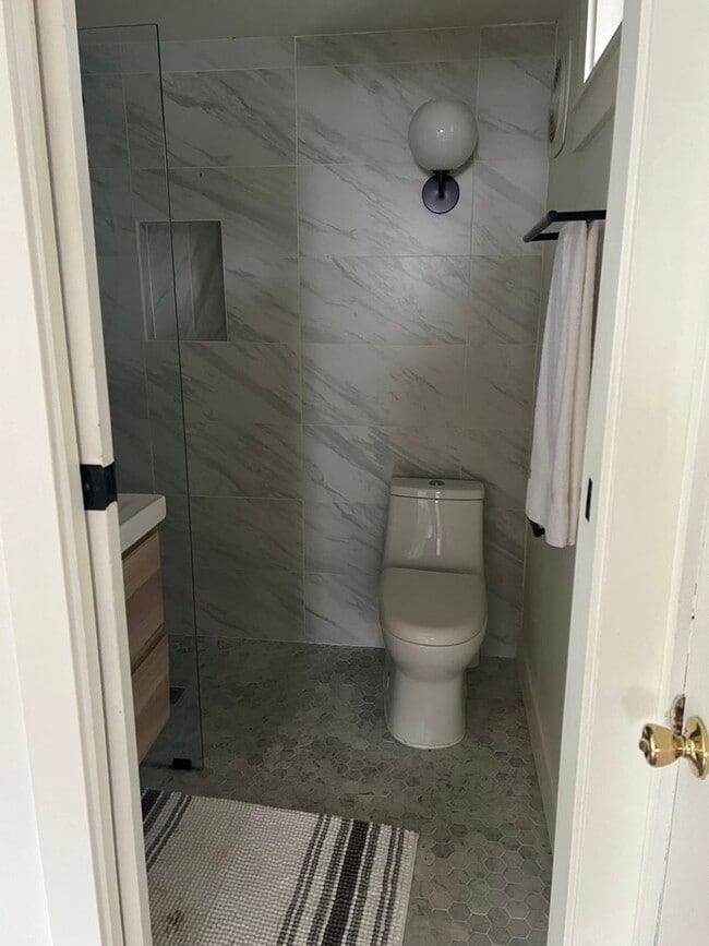 Building Photo - Convenient Location 1 Bed, 1 Bath in Bellingham