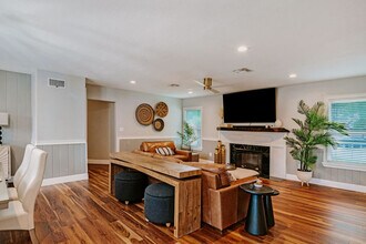 Building Photo - 134 Sinclair St