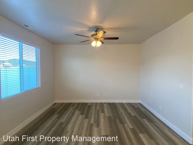 Foto del edificio - 3 br, 2.5 bath House - 667 E Eureka Aly