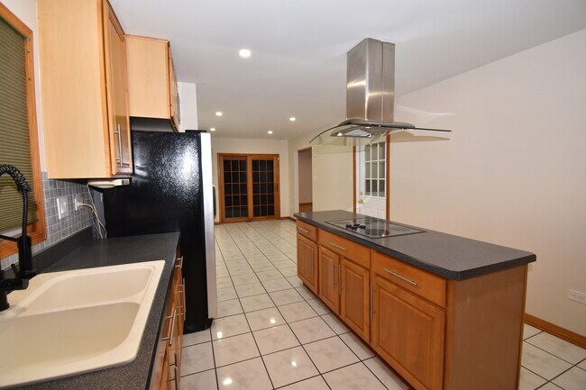 Building Photo - 978 Oceanside Terrace