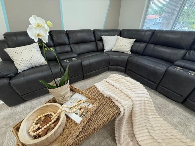 Foto del edificio - 721 NW 36th St