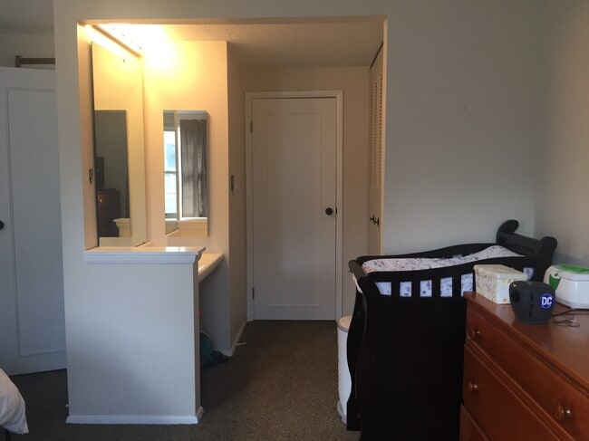 Master bedroom - 6206 Patrick Henry Dr