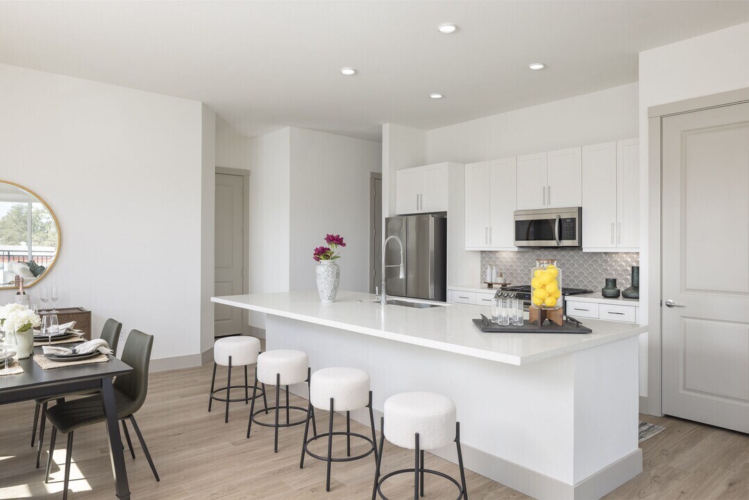 Foto principal - Massive Move-In Perks: 6 Weeks Free + $1,0...